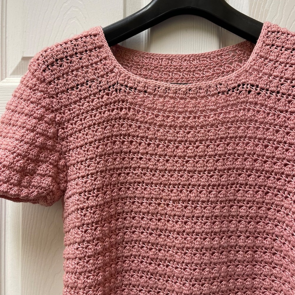 Vintage Women's (S/M) Rose Granny Crochet Hand Knit Acrylic Short-Sleeve Sweater